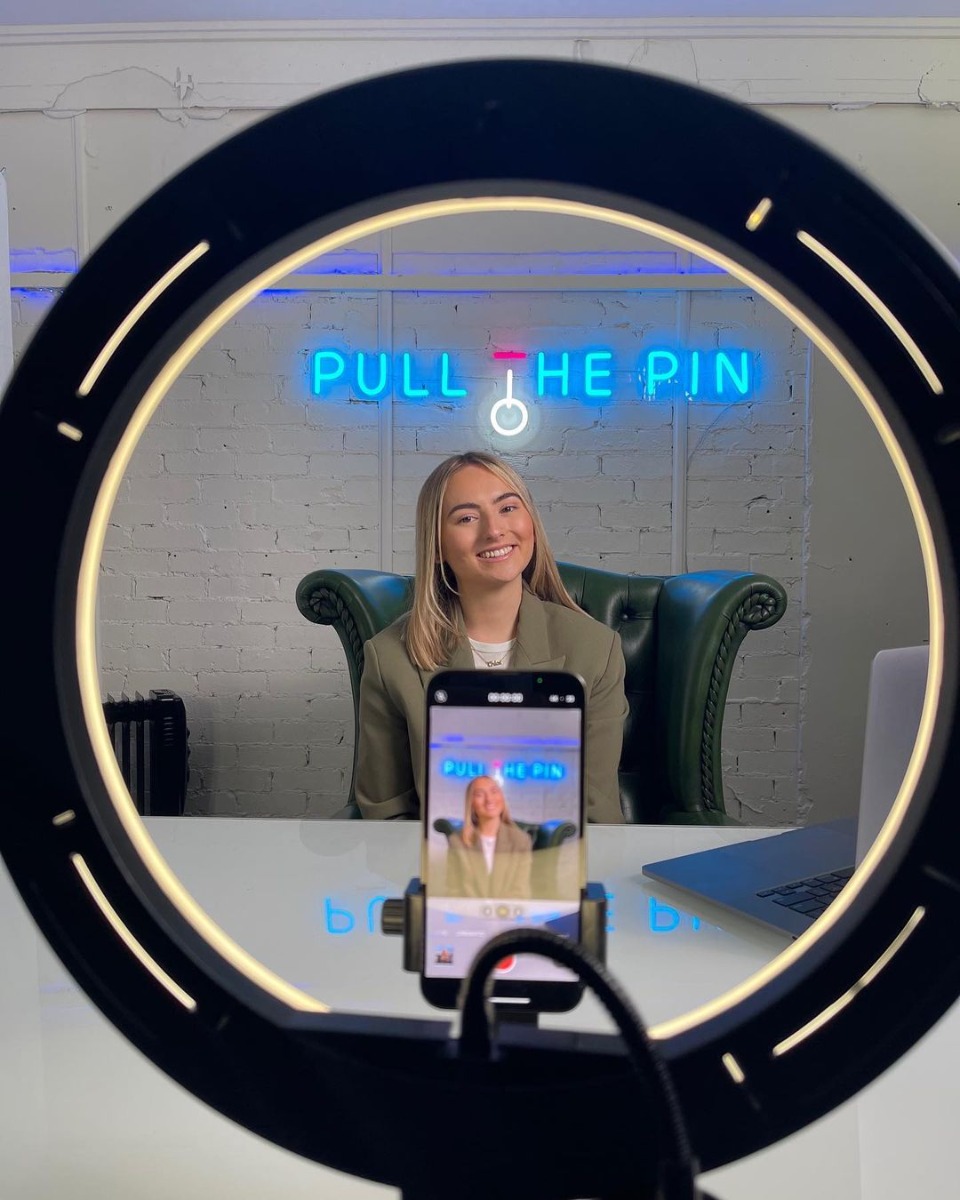 pullthepinagency podcast backdrop customneon